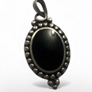 Vintage 925 Sterling Silver Elegant Black Oval Pendant ATI Thailand